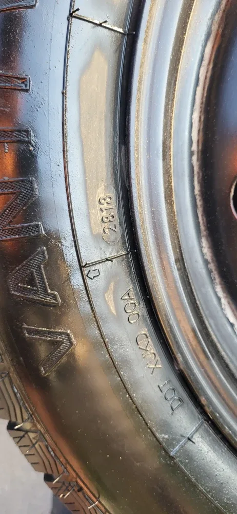 Two Vantara 215/60R17 Winter Tires on Rims image indicator(3)