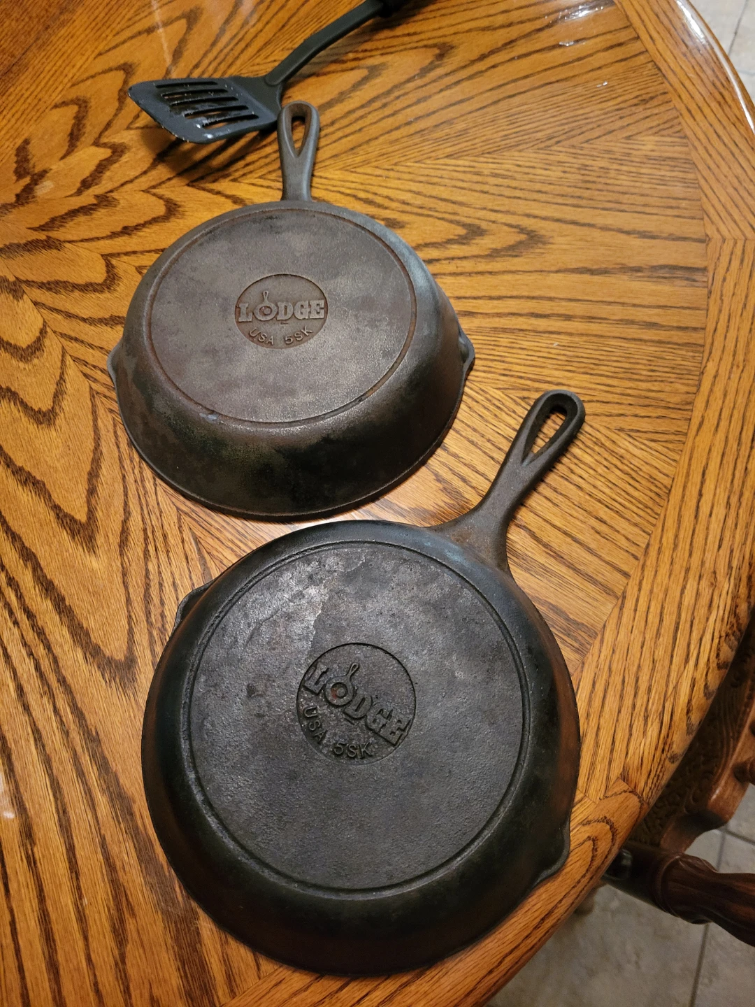 Lodge Cast Iron Skillets - Set of 2.  Pans - photo 2