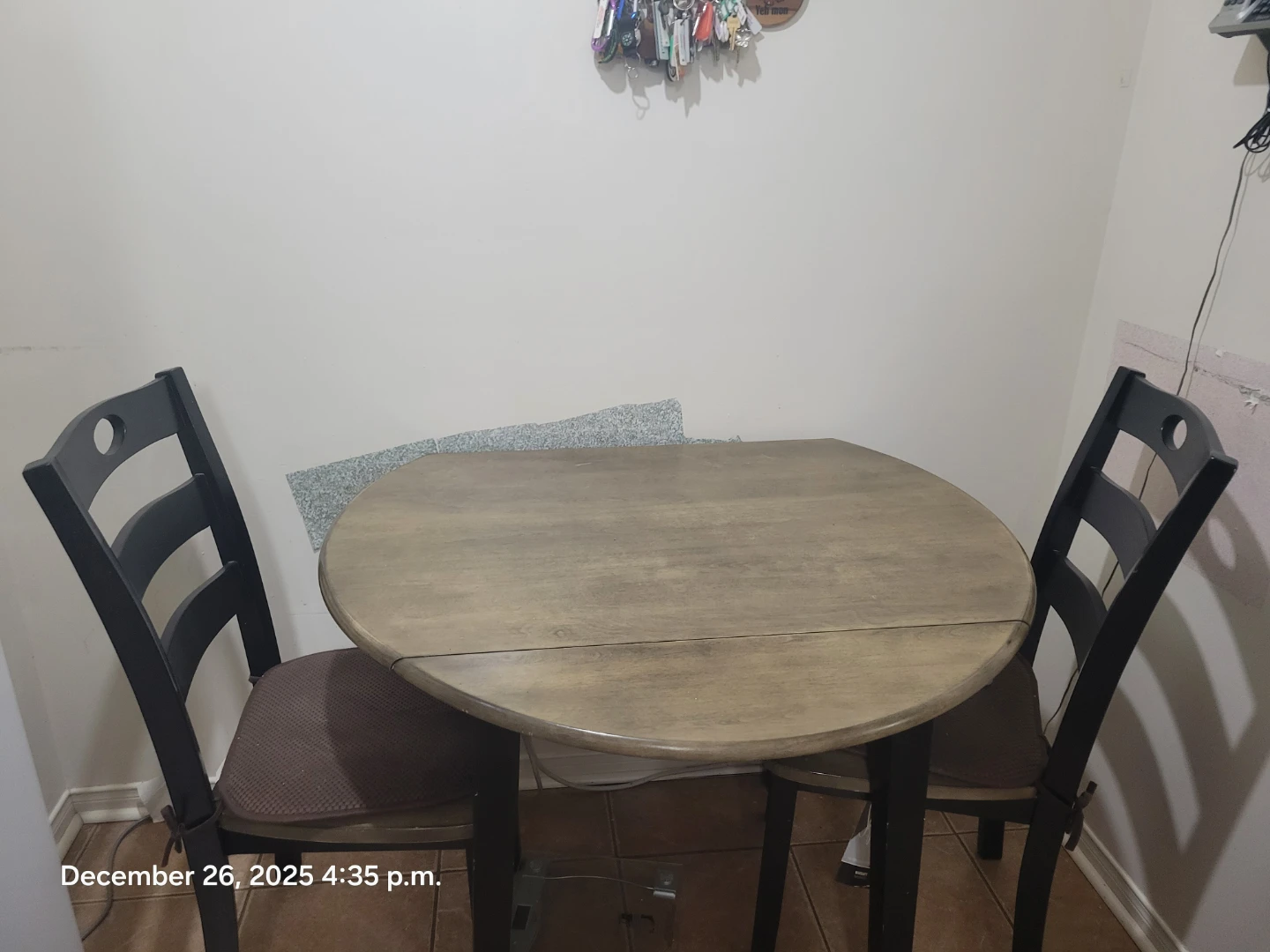 Round Drop Leaf Dining Table with 2 Chairs - photo 2