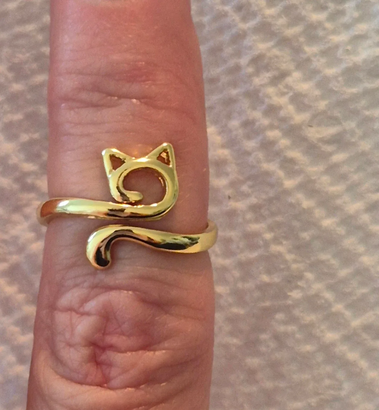 Gold Tone Cat Crochet Helper Ring
