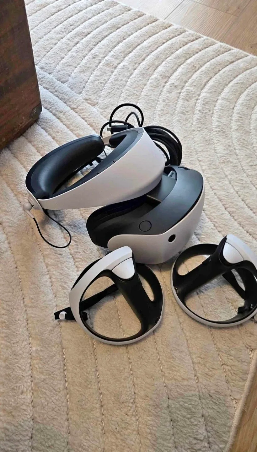 PS5 Slim (disk) + PSVR2 + accessories and Games : Full Setup image indicator(3)