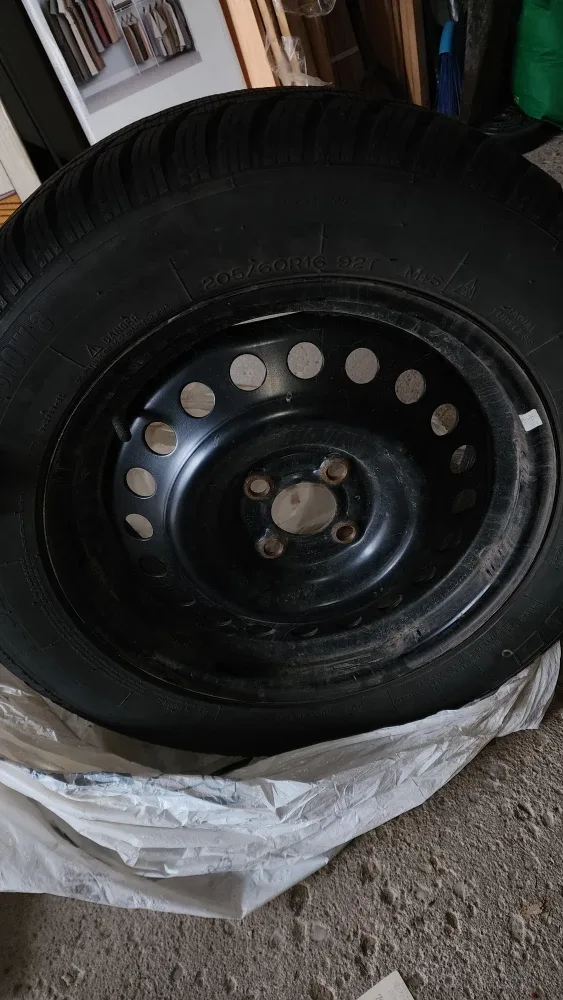 Set of 4 Winter Tires 205/60R16