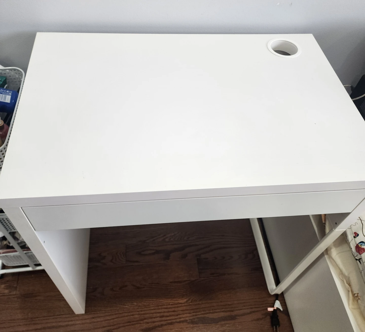 IKEA MICKE White Desk with chair , plz see the description - photo 2