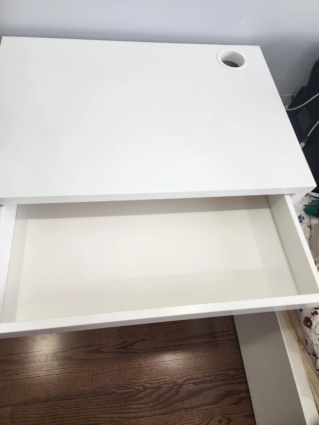 IKEA MICKE White Desk with chair , plz see the description - photo 3