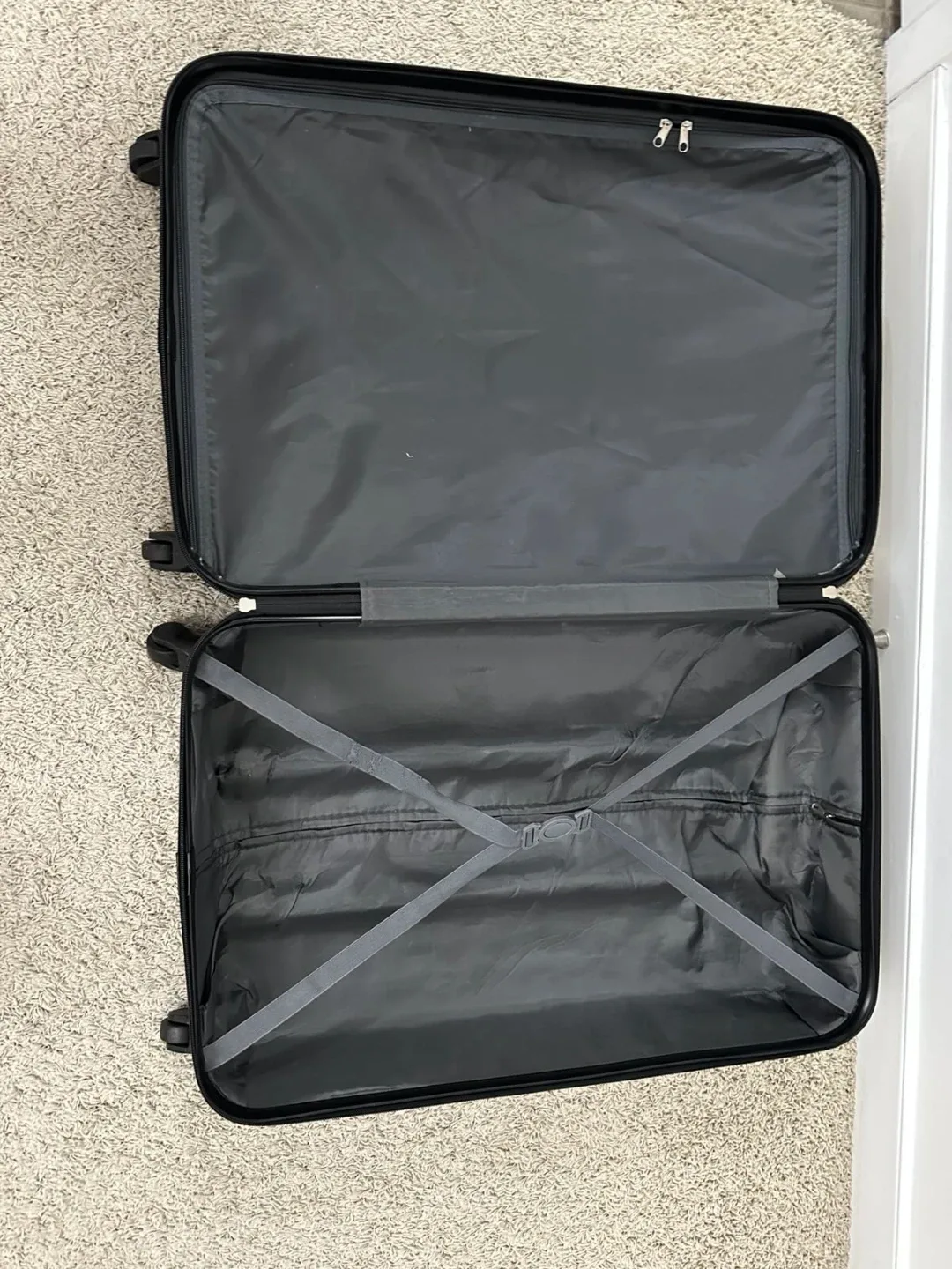 Silver Hard Shell Suitcase image indicator(7)