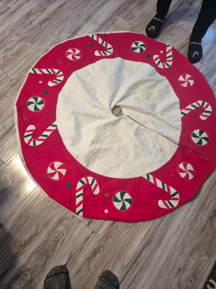 Christmas Tree Skirt image indicator(2)