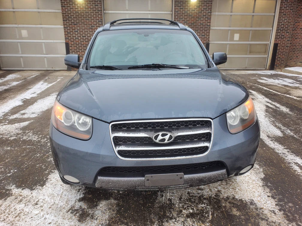 Hyundai Santa Fe SUV - photo 4