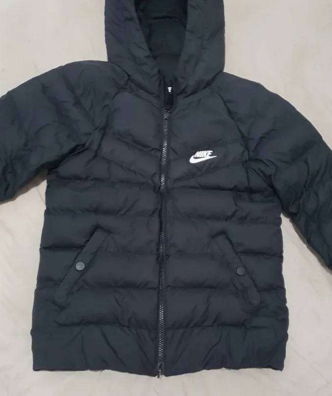 Nike Black Puffer Jacket - Size S image indicator(2)