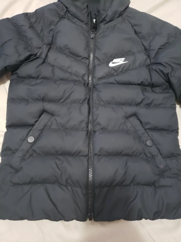 Nike Black Puffer Jacket - Size S image indicator(3)