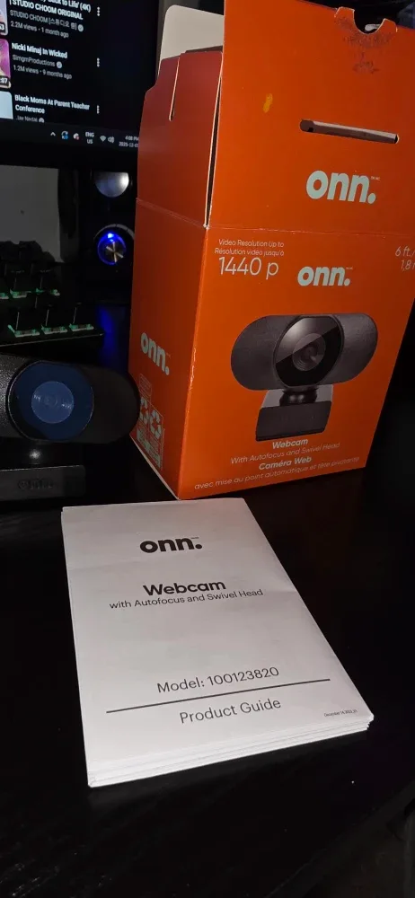onn. 1440p Webcam with Autofocus and swivel head image indicator(3)