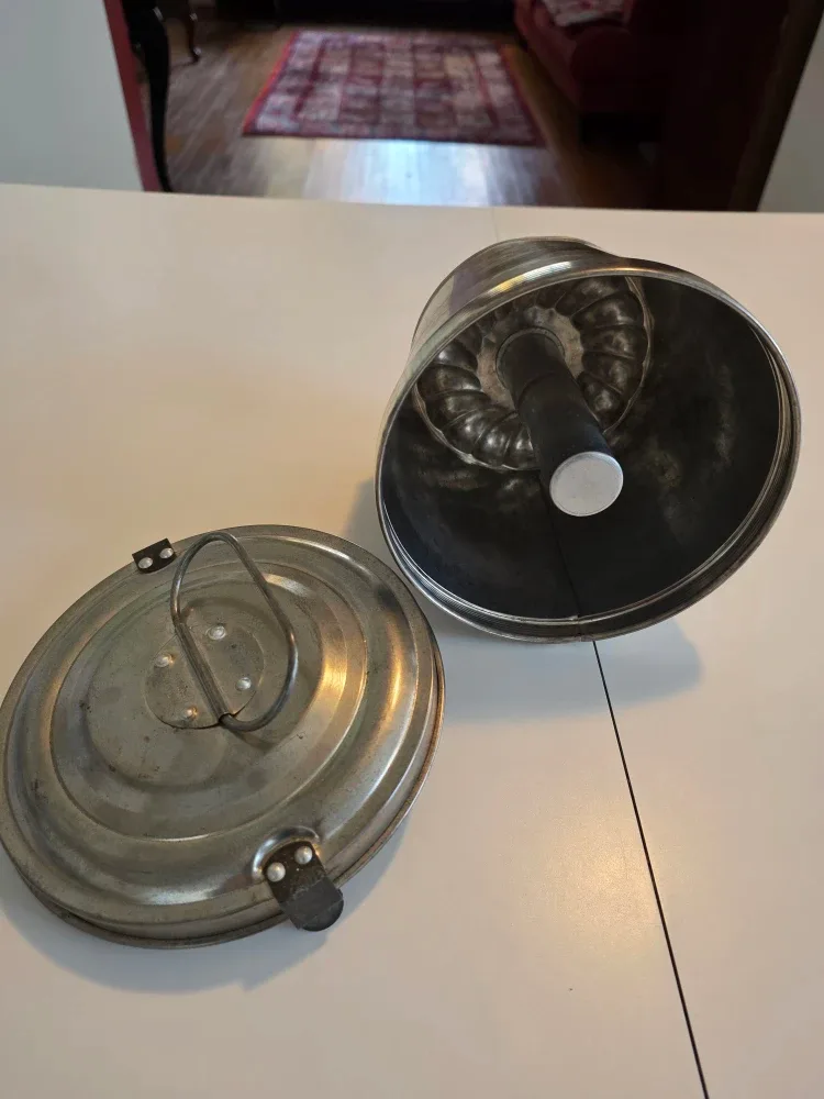 Vintage Bundt Cake Pan - Made in W. Germany image indicator(2)