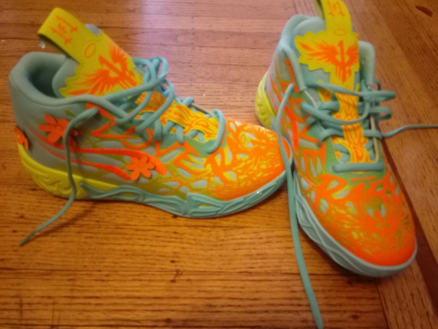 Girls shoes  size 6