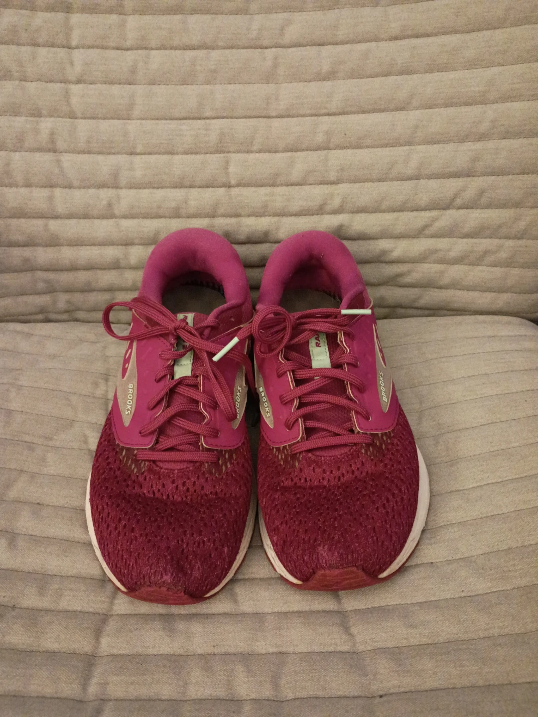 Brooks Ravenna 2 Women's Running Shoes - Size 9