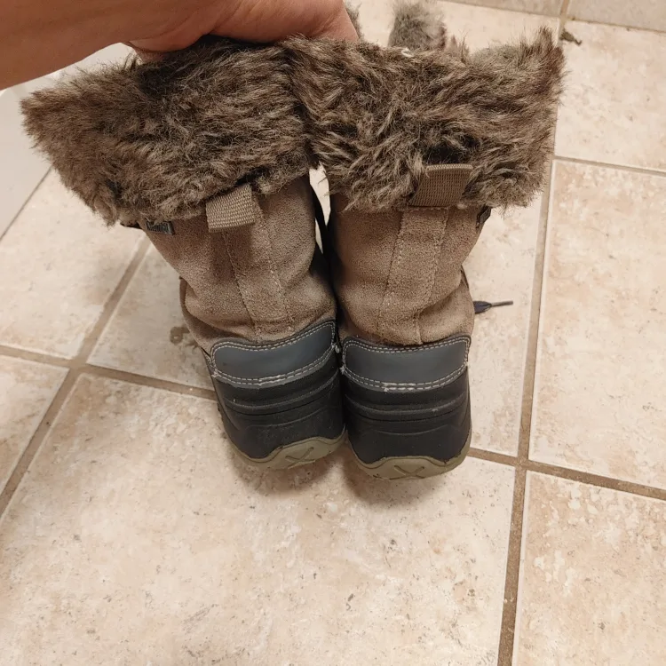 Women's  Winter Boots - Size 8 image indicator(4)