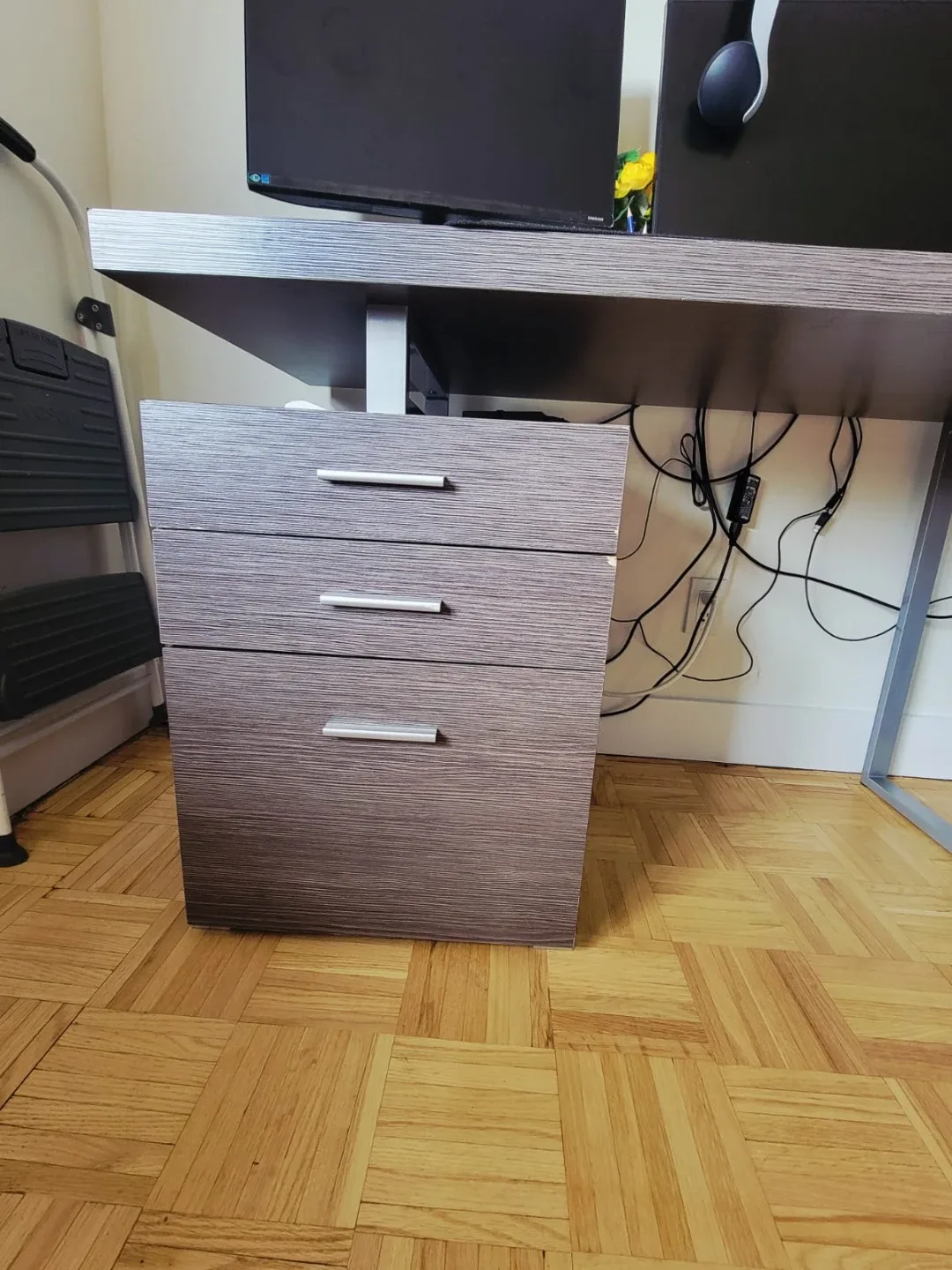 Luxcoms Desk with 3-Drawer Cabinet image indicator(4)