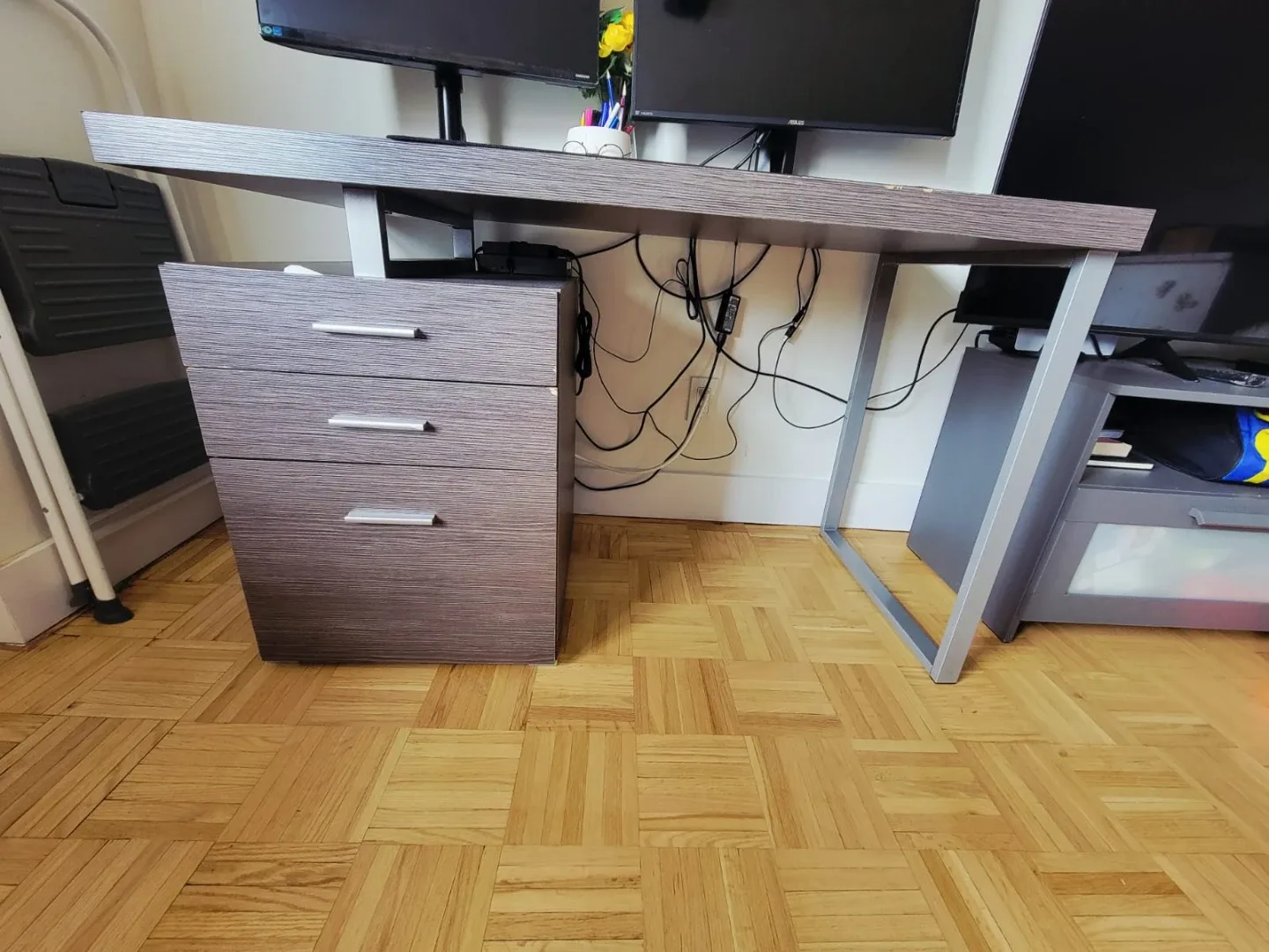 Luxcoms Desk with 3-Drawer Cabinet image indicator(5)