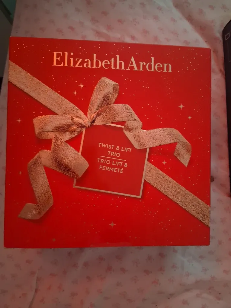 Elizabeth Arden 3-Piece Nourishing & Age-Defying Set image indicator(2)