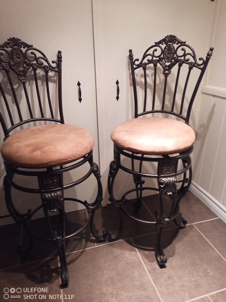 Set of 2 Metal Swivel Bar Stools