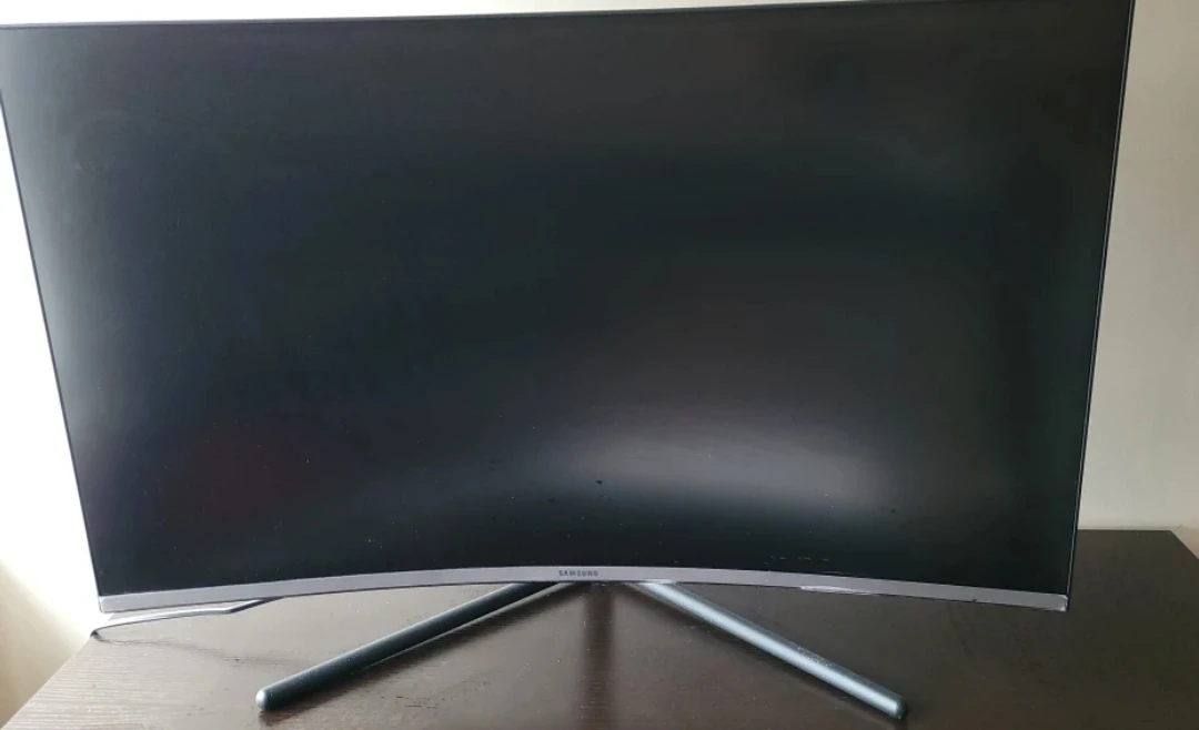 Samsung UR59C 32” CURVED Monitor – UHD 4K – Like New - photo 2