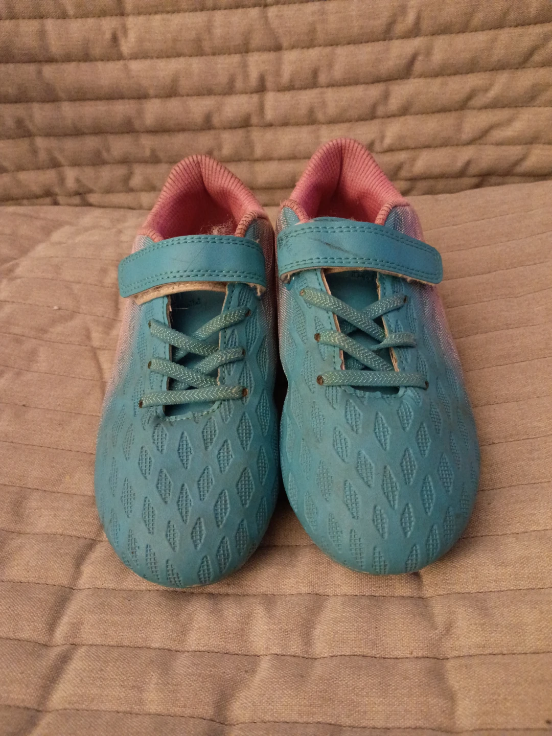 Deja Tu Huella! Youth Soccer Cleats - Size US 2