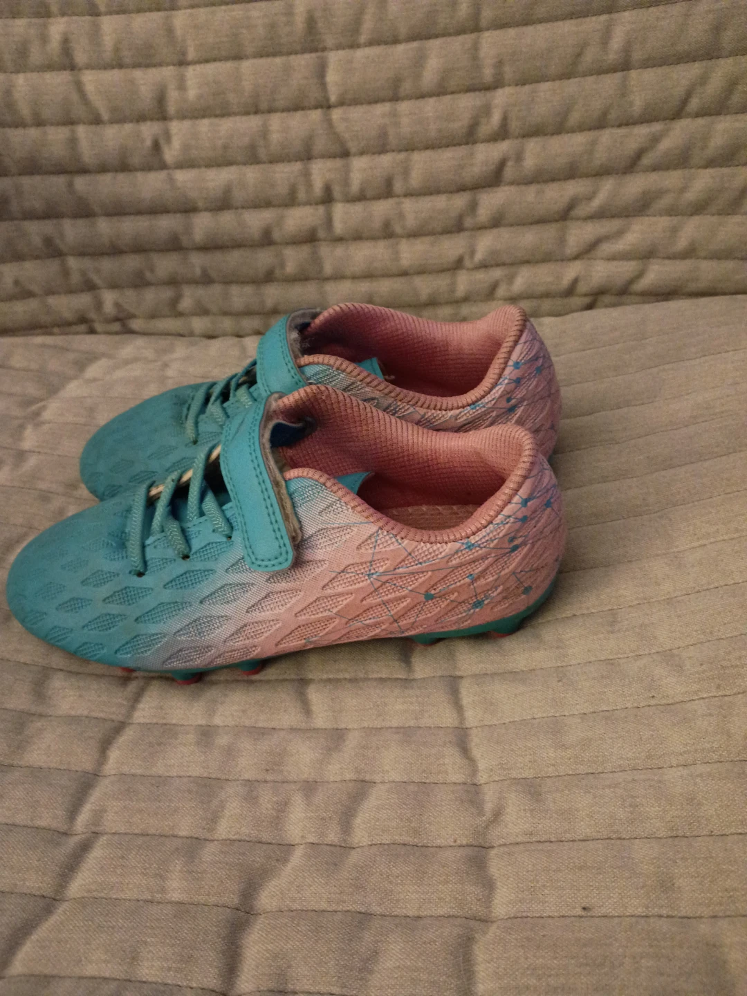 Deja Tu Huella! Youth Soccer Cleats - Size US 2 - photo 2