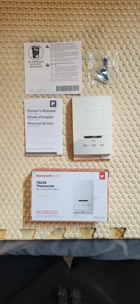 Honeywell Home T822K Thermostat - Like New in box