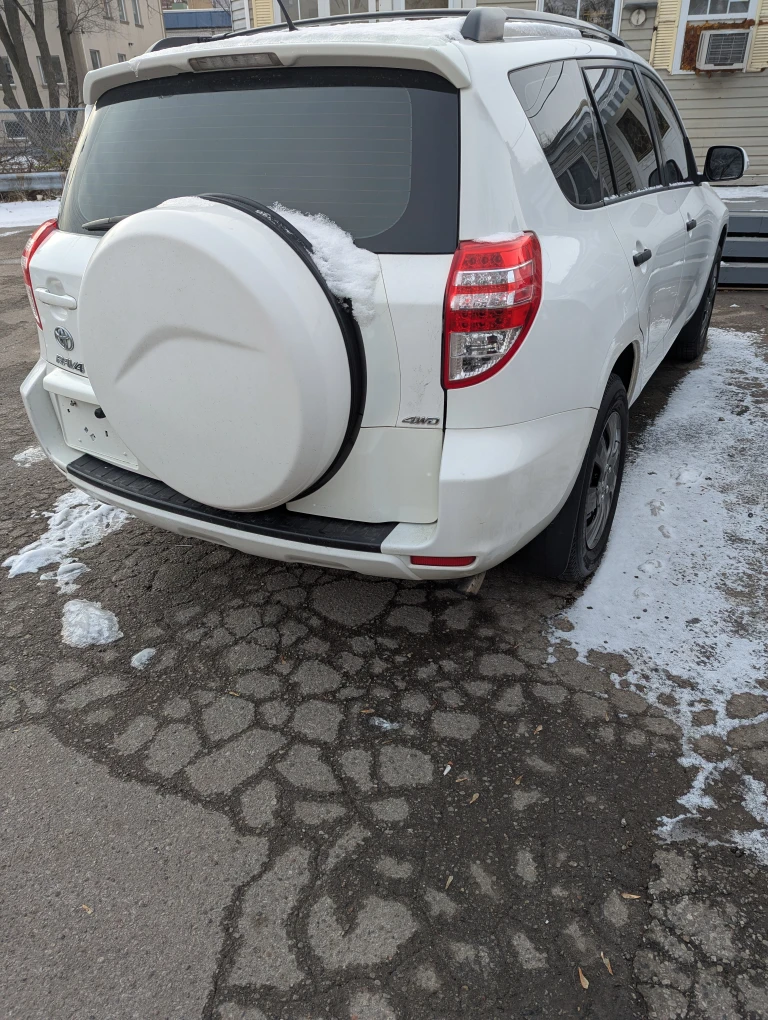 2012 Toyota RAV4 4WD - photo 2