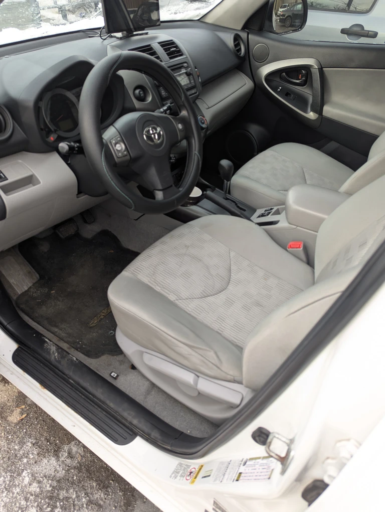 2012 Toyota RAV4 4WD - photo 5
