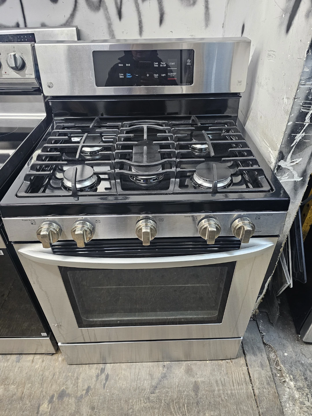 LG 30in Stainless steel gas stove FREE DELIVERY INSTALL WARRANTY