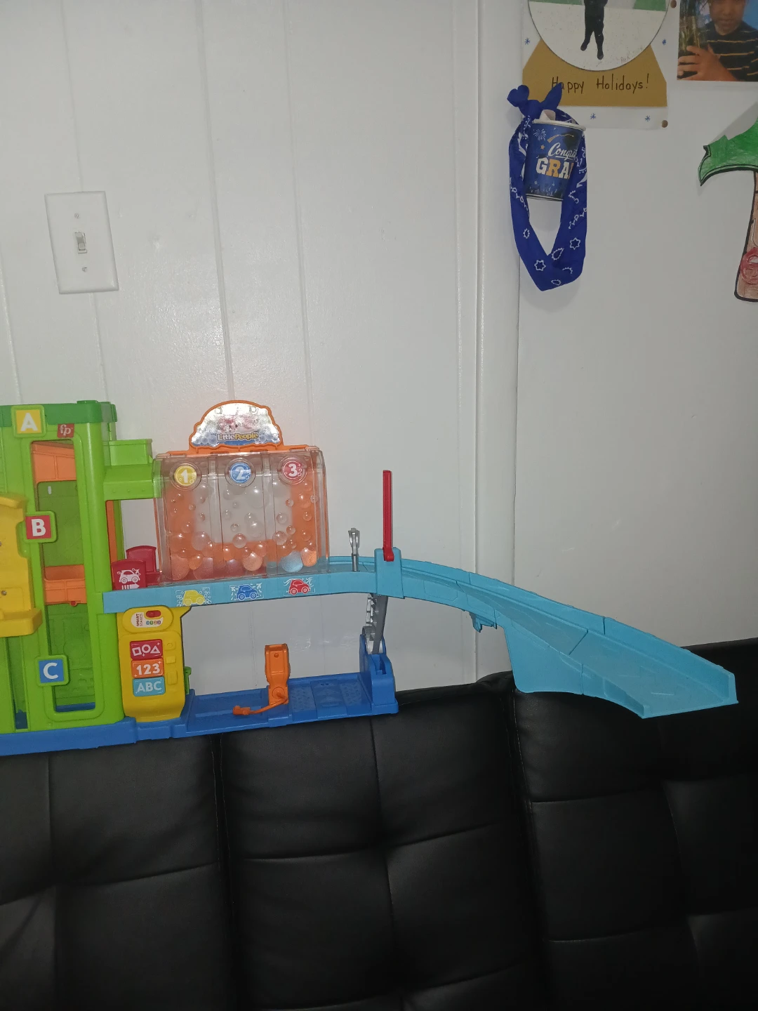 Fisher-Price Little People Helpful Garage - photo 2