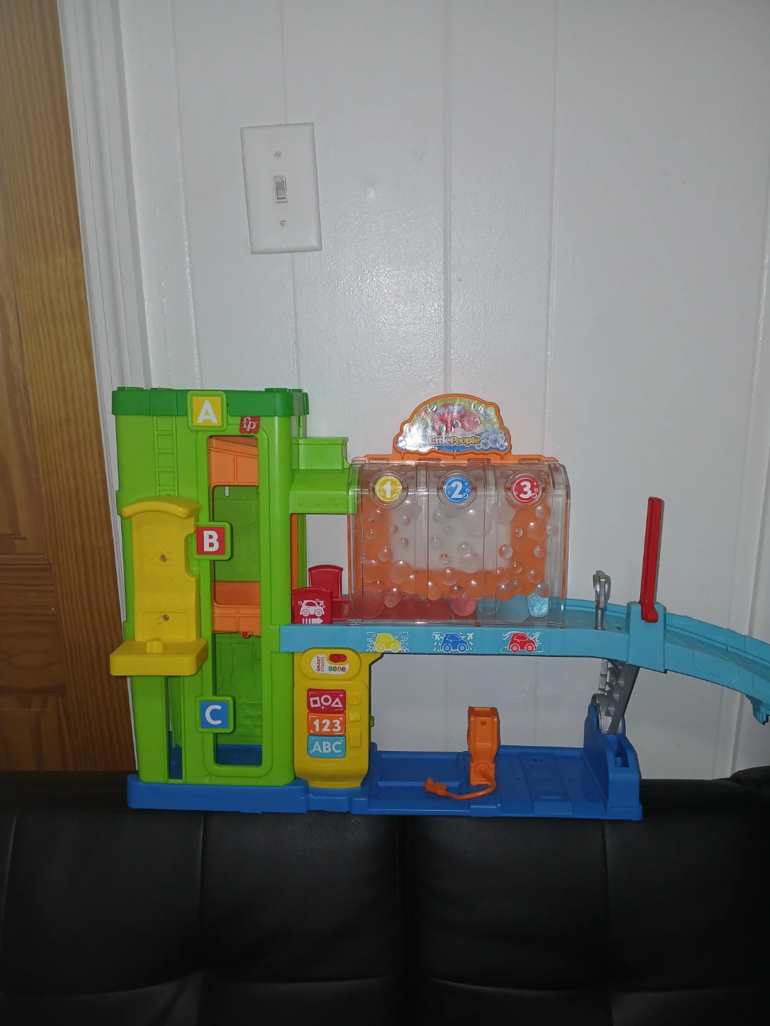 Fisher-Price Little People Helpful Garage - photo 3