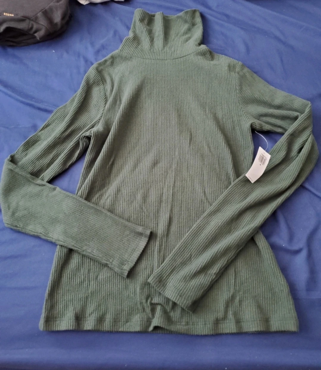 BNWT Old Navy Green Turtleneck - Size M