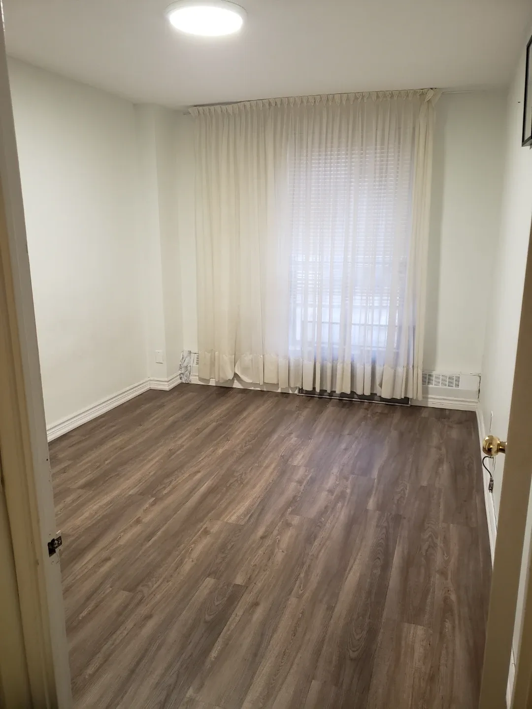 Famale  Room for Rent