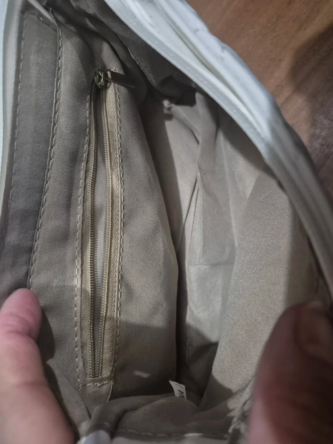 White Quilted Chain Bag image indicator(2)