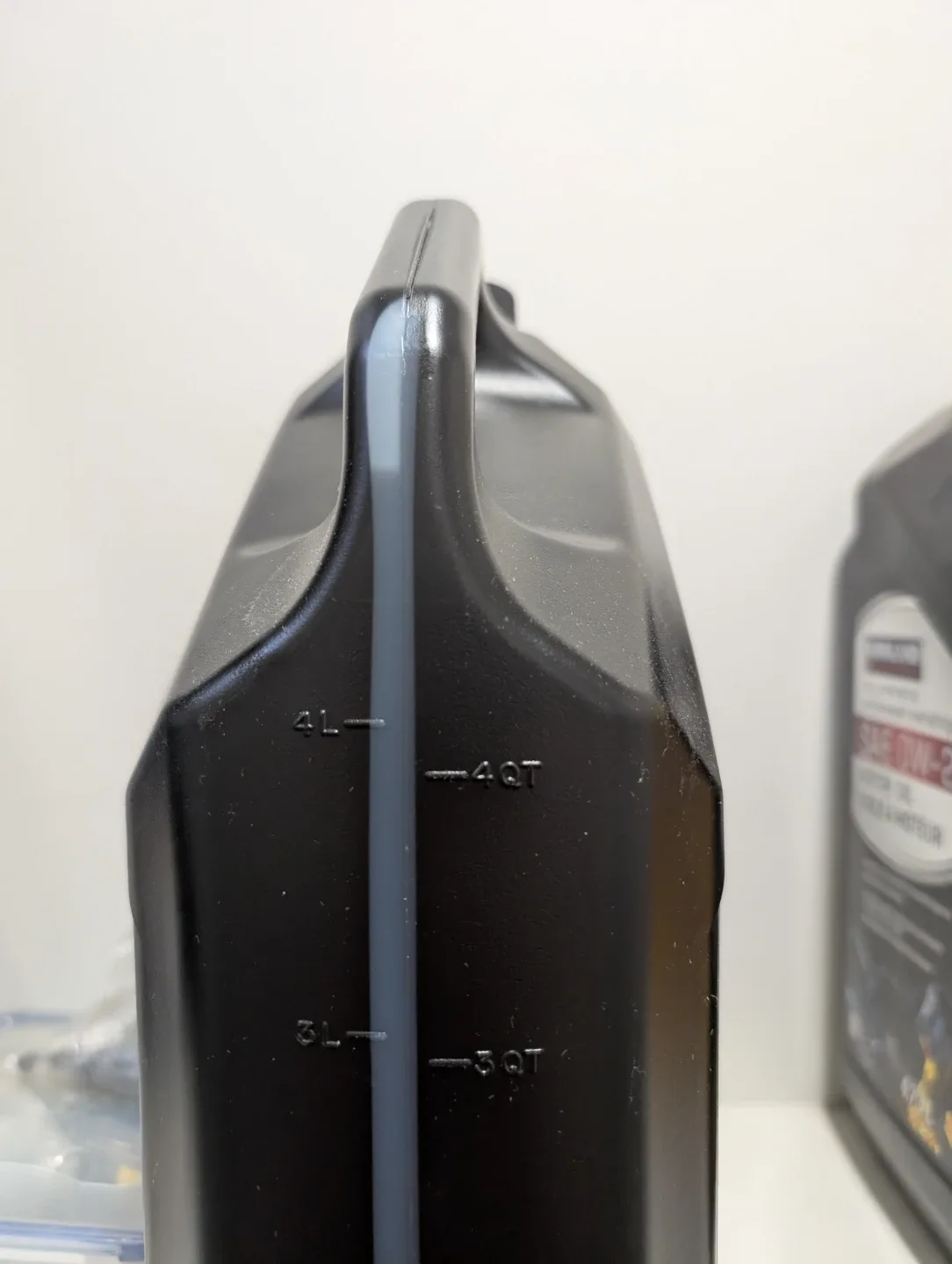 Kirkland Signature SAE 0W-20 Motor Oil - 4.73 L image indicator(2)