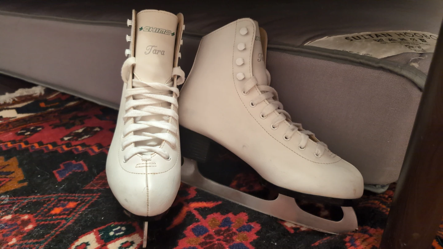 Women's ice skates size 10