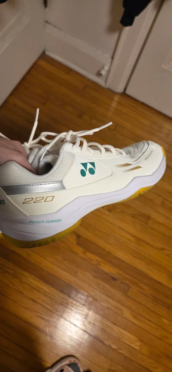 Yonex SHB220CR Badminton Shoes - US 8.5