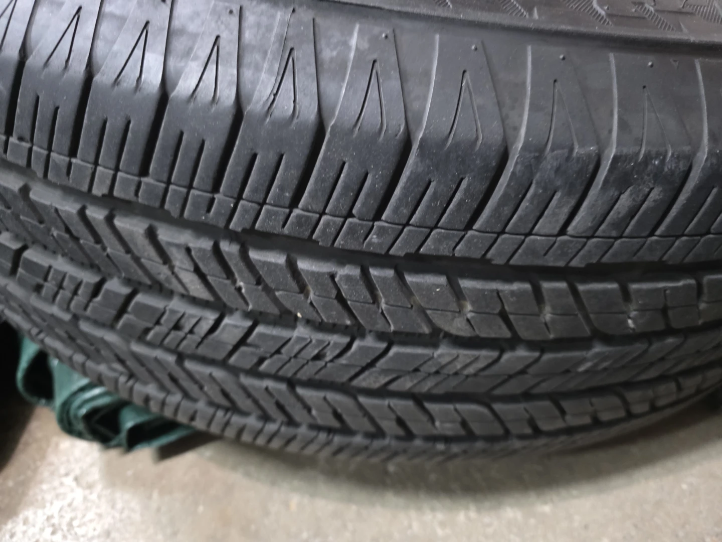 Bridgestone Dueler 265/70R18 Tire with Toyota Rim - photo 5
