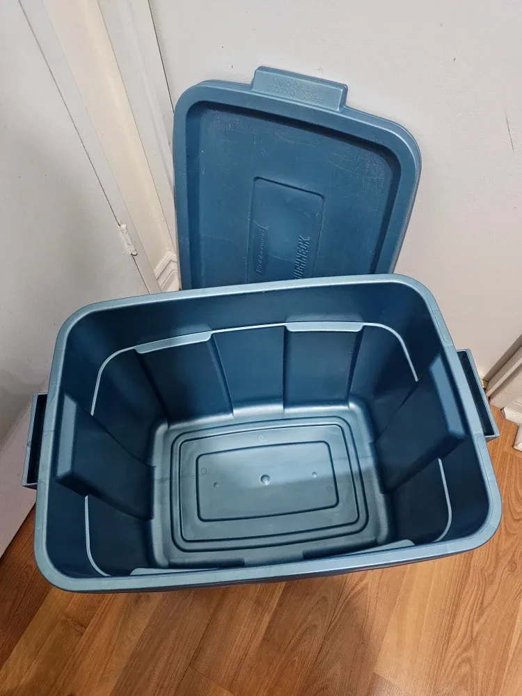 Rubbermaid Roughneck Tote Bin w/ Lid, 68 L/18 GAL #Cleanout ♻️ image indicator(2)