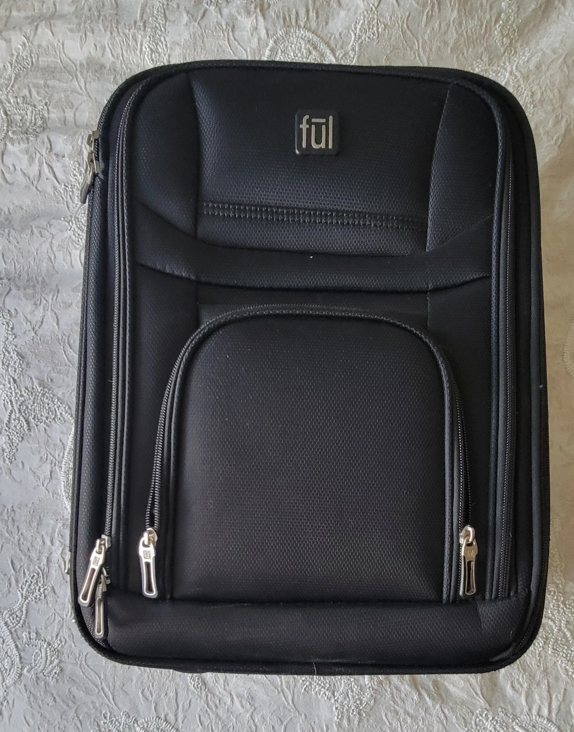 Fül Black Rolling Carry-On Luggage
