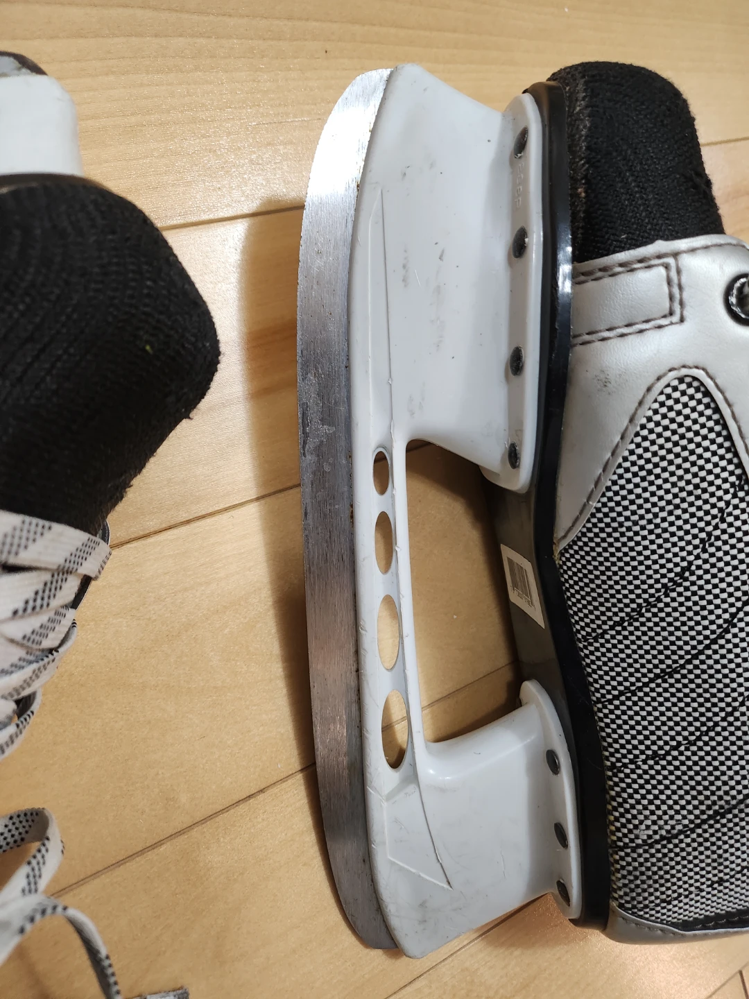 CCM Ice Hockey Skates - Size 4 - photo 3