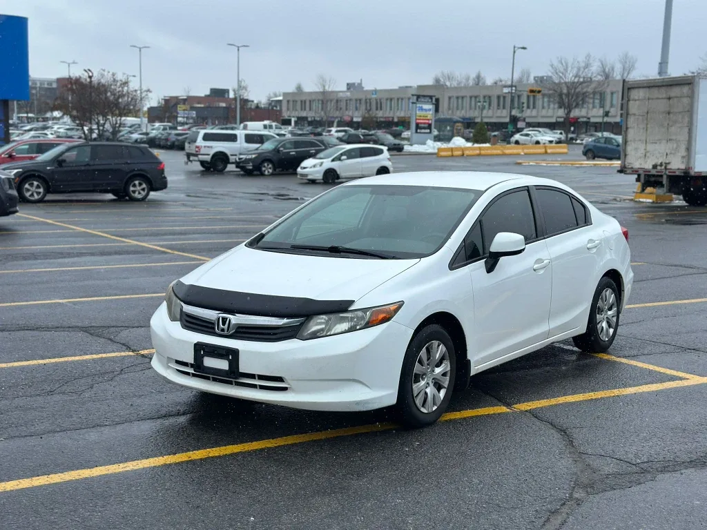 White Honda Civic Sedan image indicator(4)