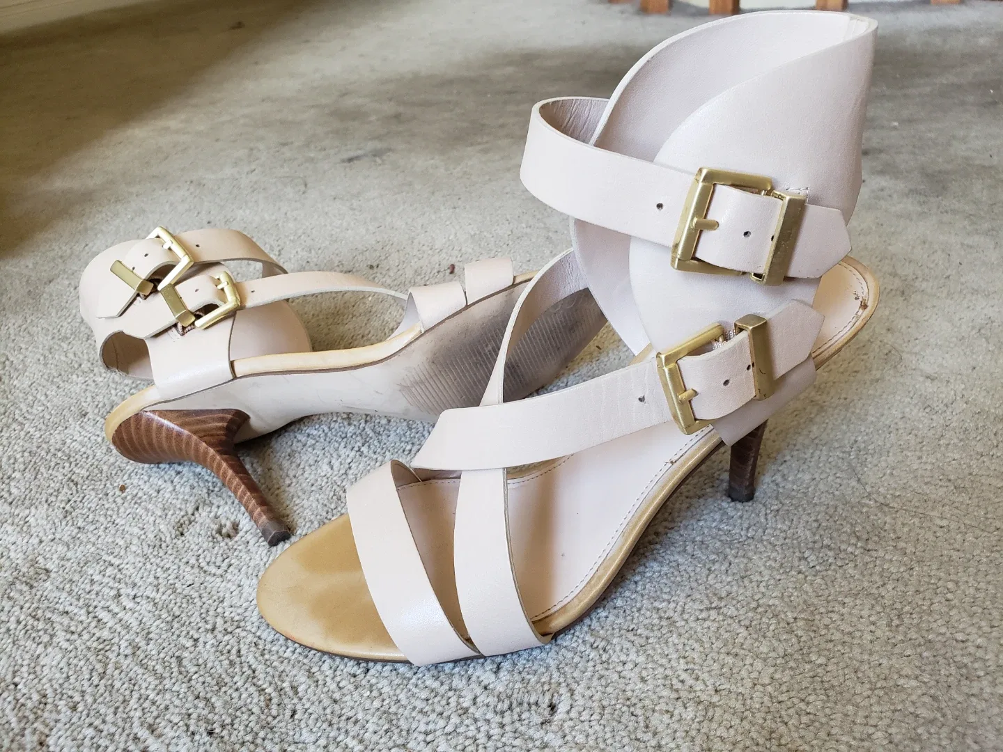 #Cleanout Guess heeled sandals size 7