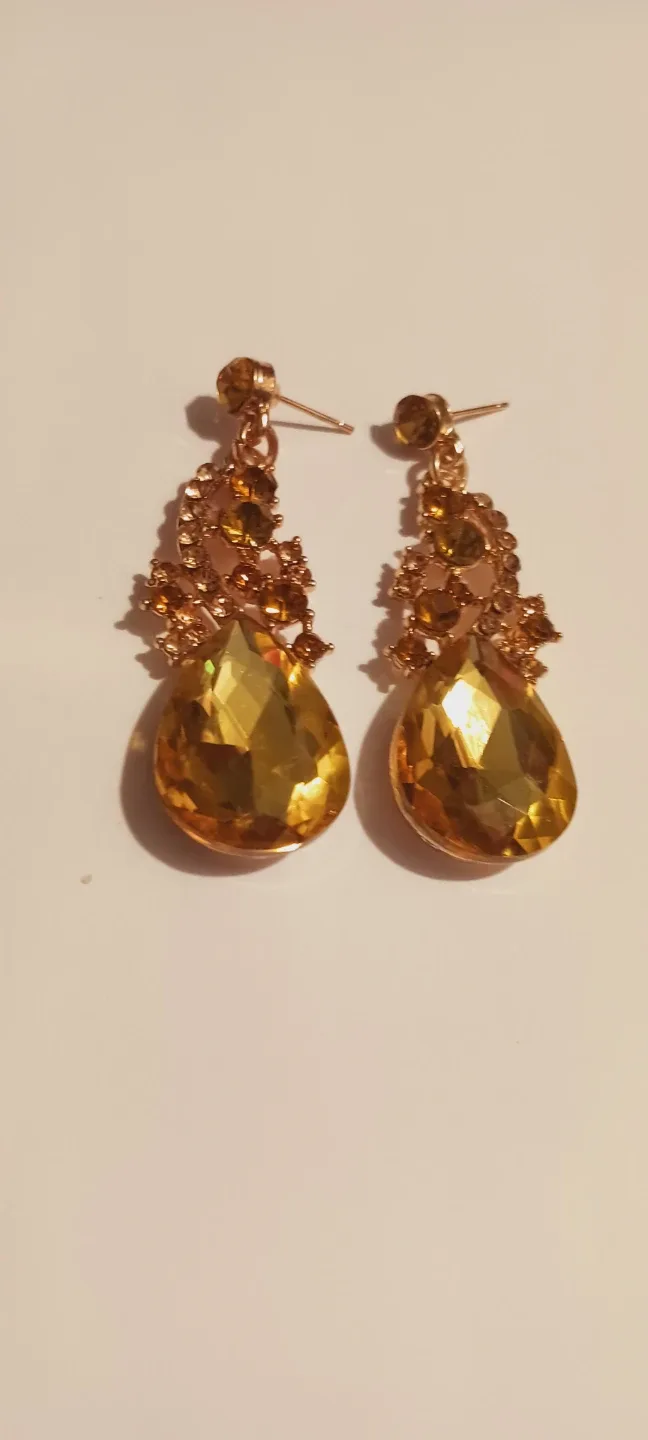 New !! Gorgeous Sparkling Gold Tone Earrings