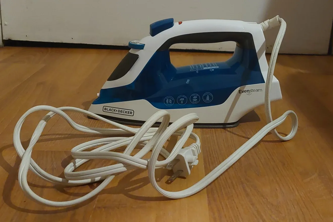 Black+Decker Easy Steam Compact Iron - New!