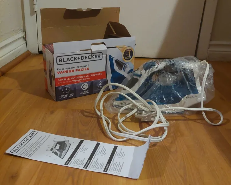 Black+Decker Easy Steam Compact Iron - New! image indicator(2)