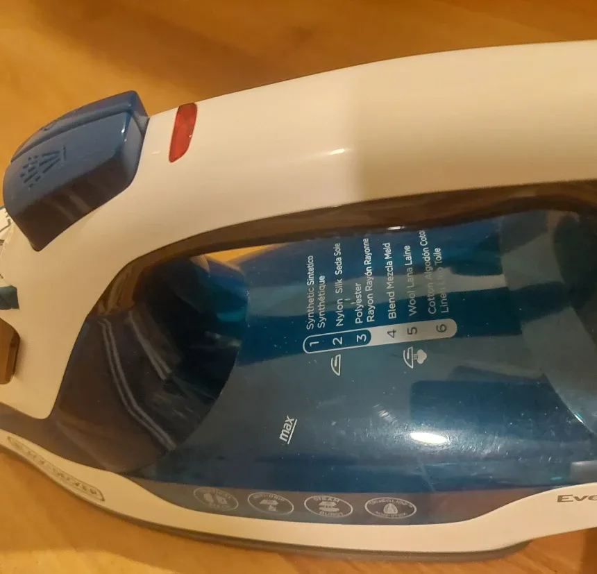 Black+Decker Easy Steam Compact Iron - New! image indicator(3)