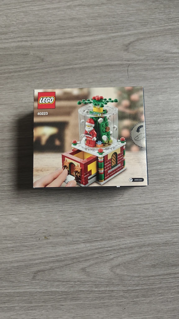LEGO 40223 Christmas Snowglobe - Limited Edition - photo 2