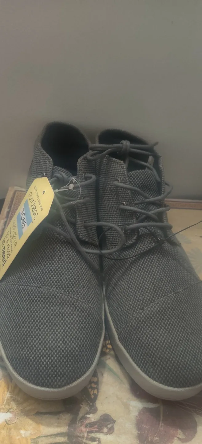 TOMS Grey Shoes - Size 10 mens image indicator(8)