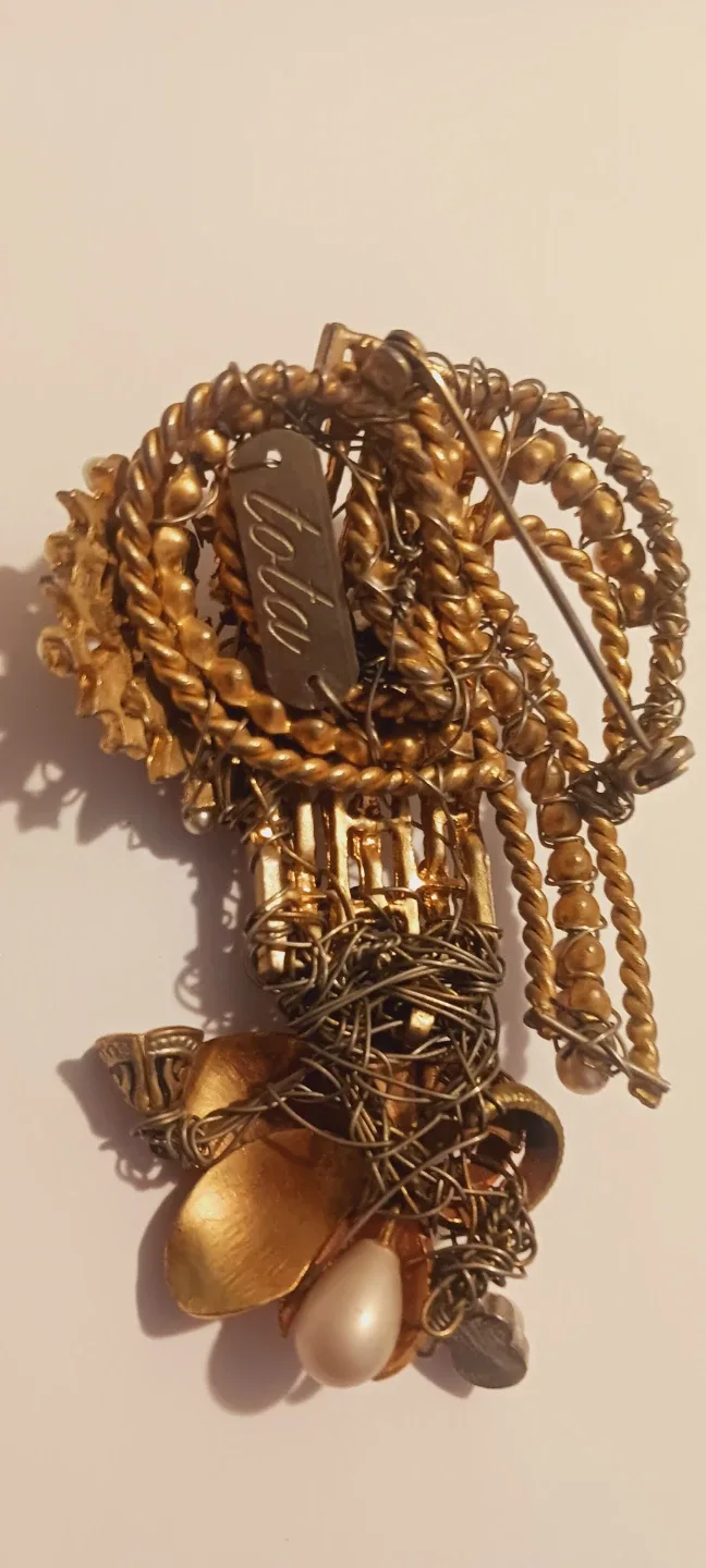 Gorgeous Signed Old Vintage Pearl Brooch image indicator(5)